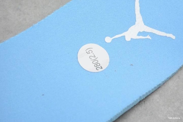 Rep TBK Low UNC AO9944-441 (W) Jordan Air 1 0822
